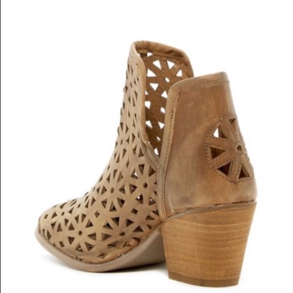 Musse & Cloud Boots - Picture 2 of 5